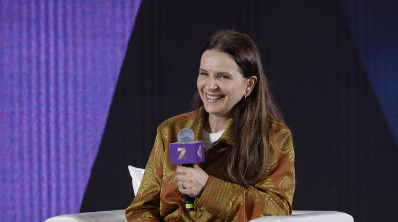 Juliette_Binoche_Celebrates_Chinese_Culture_at_Hainan_Film_Fest video poster