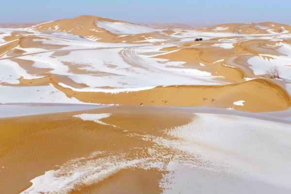 Ningxia’s Tengger Desert Transformed by Winter Snow