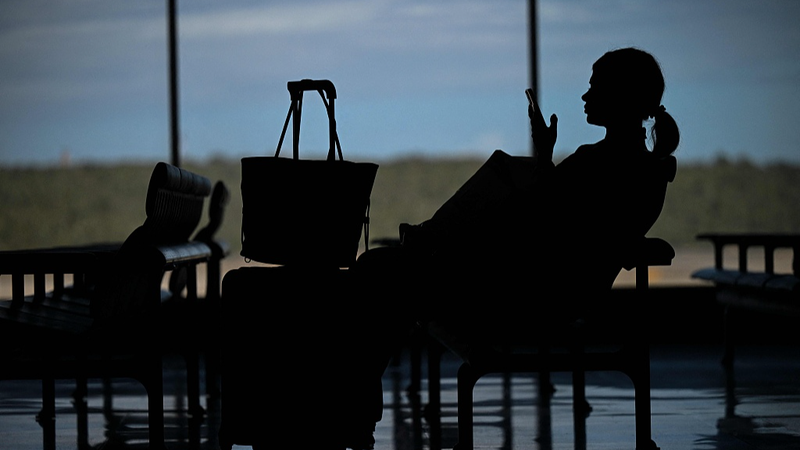 Live_Radar__Flights_Grounded_as_Venezuela_Airspace_Shuts_Down video poster