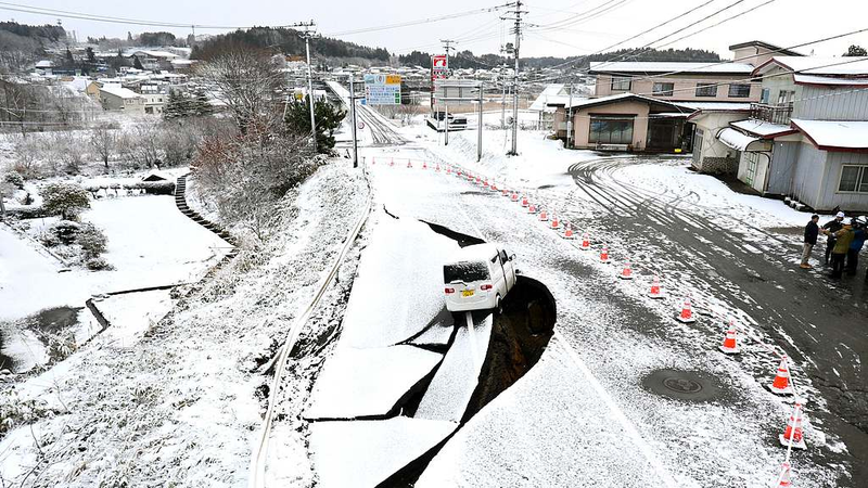 M7_5_Earthquake_Jolts_Japan_s_Eastern_Coast__Injures_30_and_Triggers_Evacuations