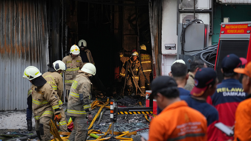 Massive_Fire_Rips_Through_Jakarta_Office_Building video poster