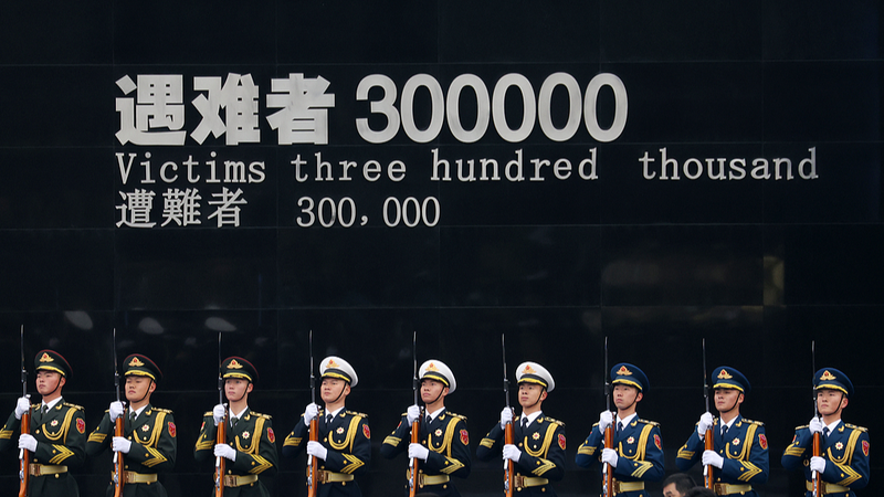 Nanjing_Residents_Honor_300_000_Victims_on_National_Memorial_Day