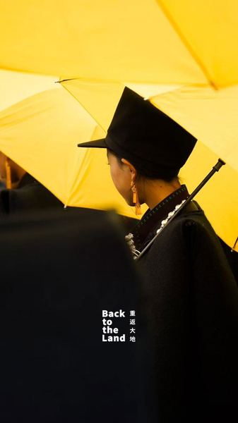 Rhythm_of_Yi_Fashion__A_Colorful_Heritage_of_the_Chinese_Mainland video poster