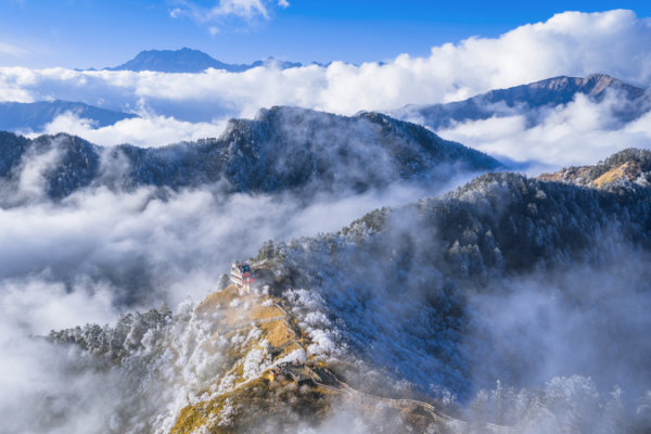 Rime_Ice_Transforms_Xiling_Snow_Mountain_into_Winter_Wonderland