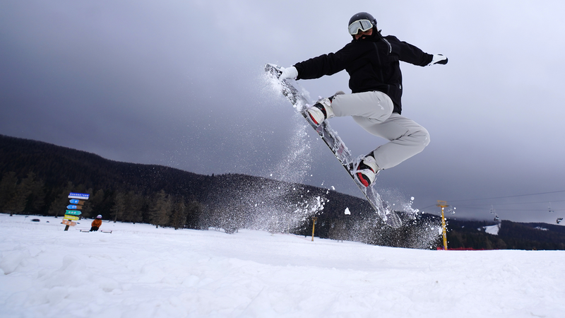 Songshutang_Ski_Resort_in_Xinjiang_Kicks_Off_Winter_Season