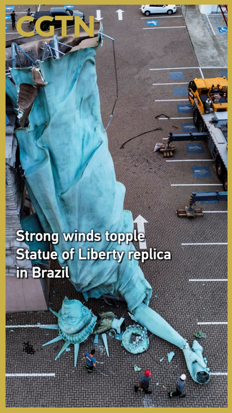 Strong_Winds_Topple_24m_Statue_of_Liberty_Replica_in_Guaiba__Brazil video poster