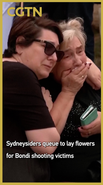 Sydney_Mourns_at_Bondi_Beach_Vigil_After_Deadly_Hannukah_Mass_Shooting video poster