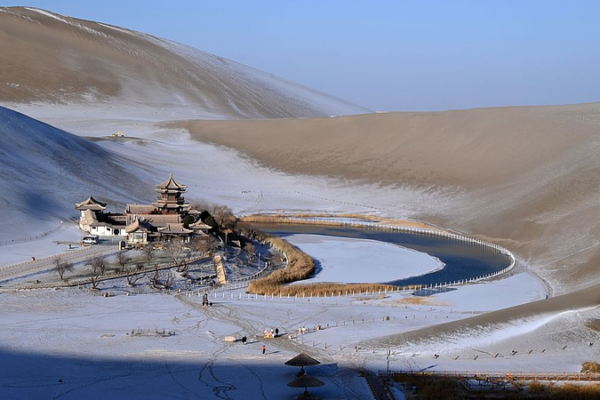 Winter_Wonders_at_Mingsha_Mountain_and_Crescent_Spring video poster