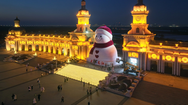 Harbin’s Record 19m-Tall Giant Snowman Structure Completed