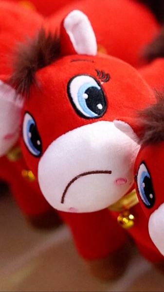 Crying_Horse_Plush_Captivates_Global_Buyers video poster