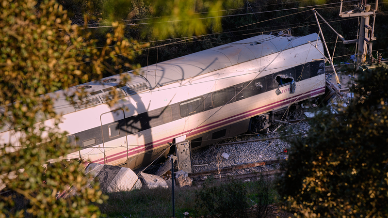 Xi_Jinping_and_Li_Qiang_Offer_Condolences_After_Spain_s_Cordoba_Train_Collision