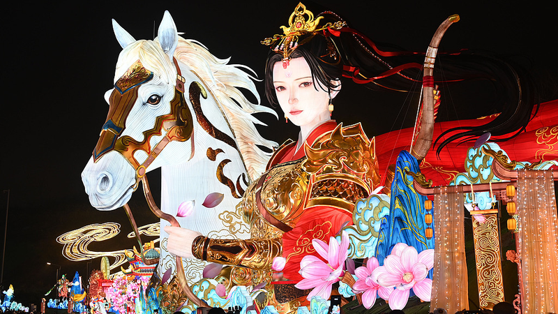 Zigong_Shines_Bright_at_32nd_International_Dinosaur_Lantern_Festival